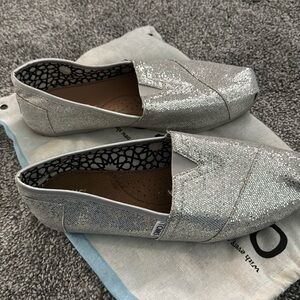 Silver sparkle TOMS. Women’s size 9.